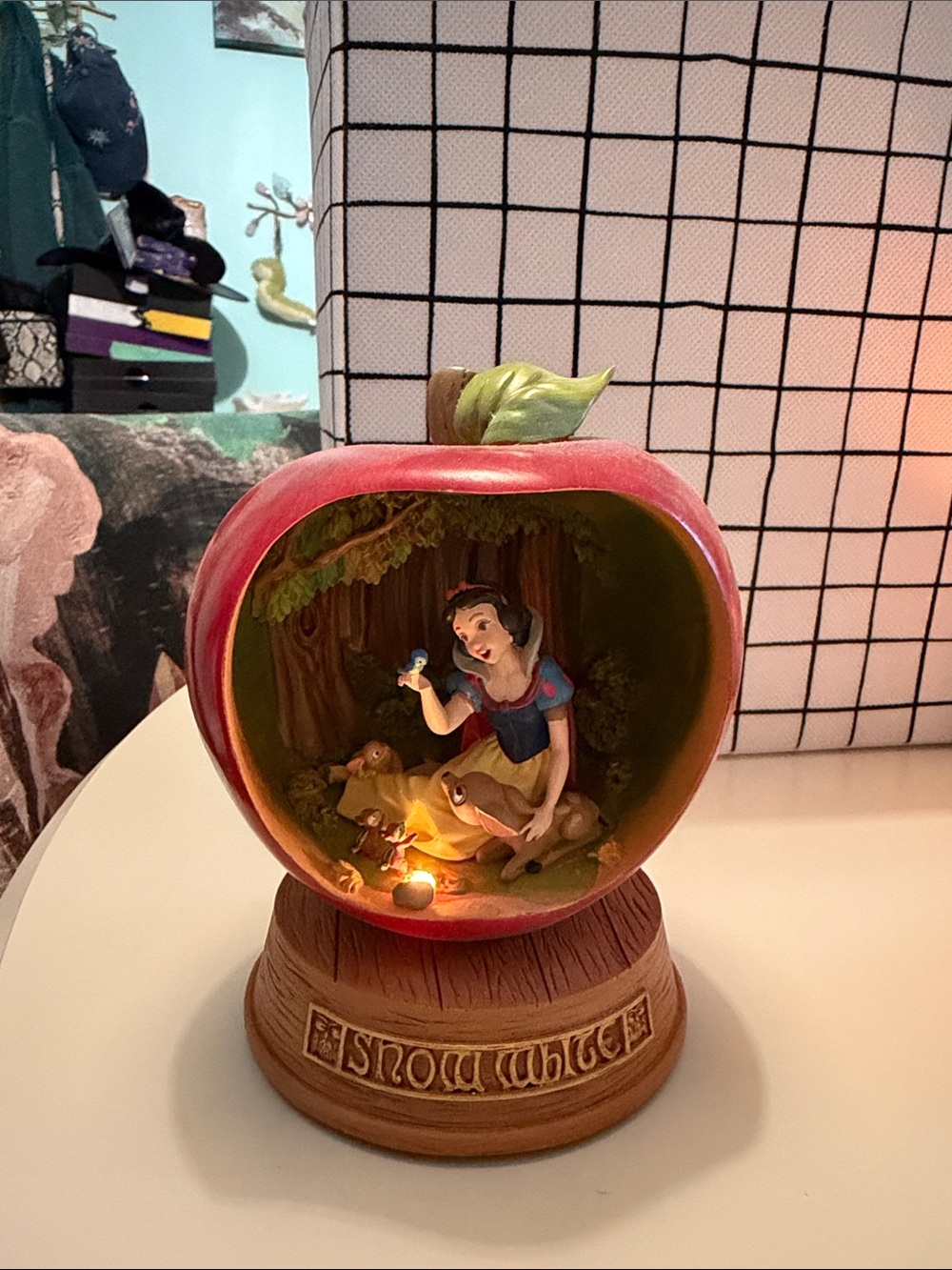 Snow White lamp